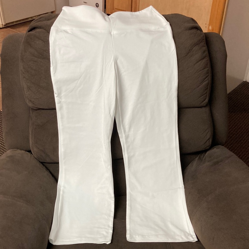 NWT flare high rise capri.